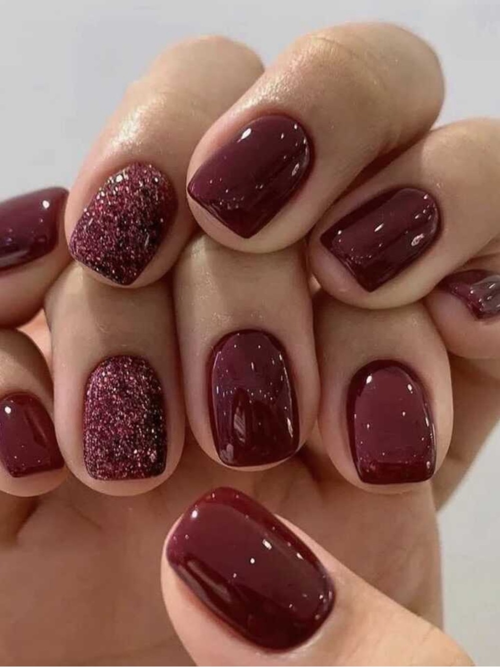 Glossy Wine Red Fake Nails with Glitter Accent